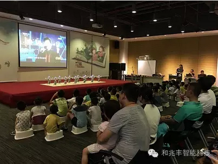 阿尔法机器人广东总代,机器人商业表演