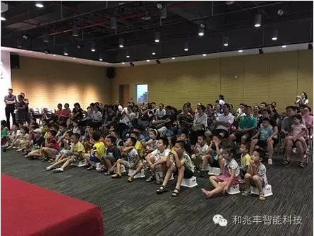 阿尔法机器人广东总代,机器人商业表演