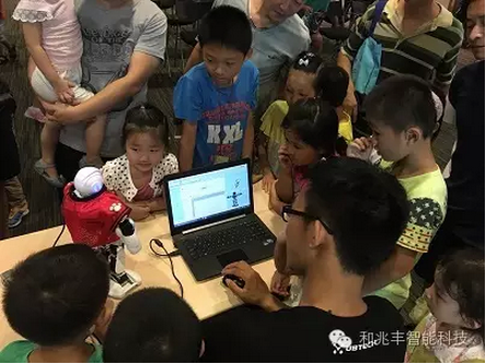 阿尔法机器人广东总代,机器人商业表演