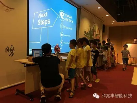 阿尔法机器人广东总代,机器人商业表演