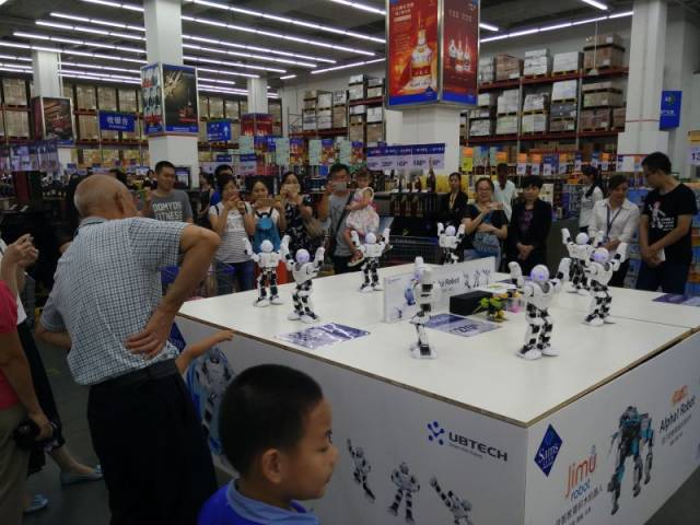 优必选机器人,阿尔法机器人,优必选机器人阿尔法